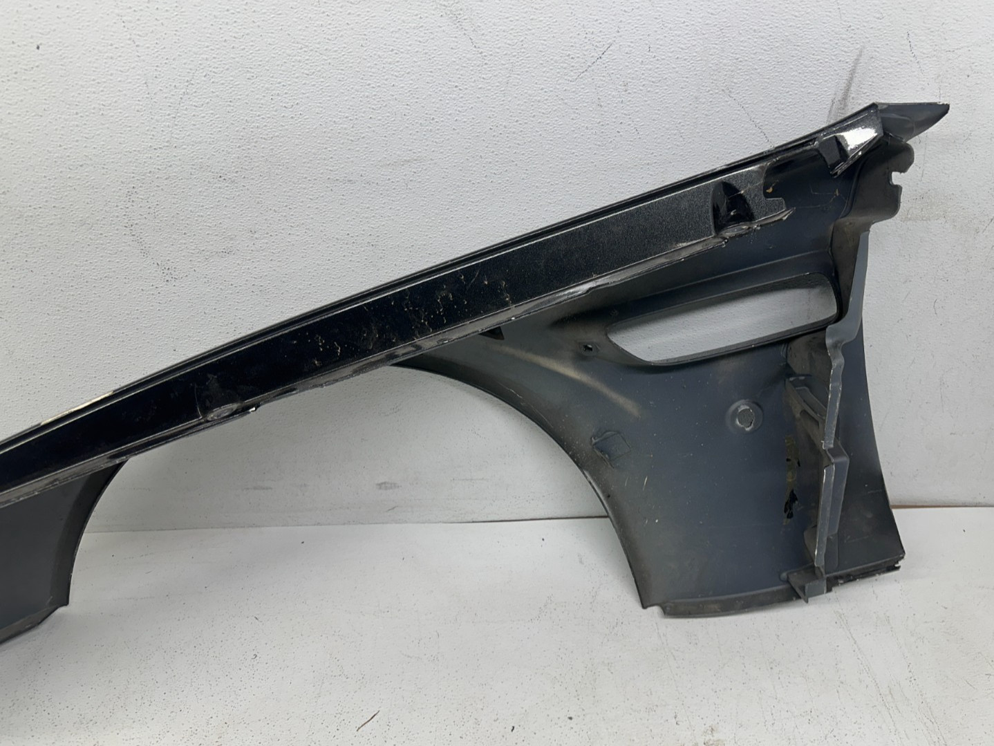 2010-2017 ASTON MARTIN V12 VANTAGE FRONT RIGHT PASSENGER FENDER SHELL COVER OEM