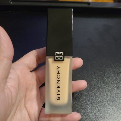 Givenchy Prisme Libre Skin-Caring Matte Foundation 2-W110
