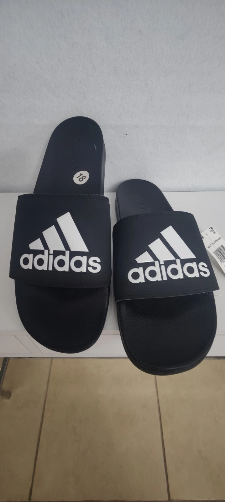 Sandali Adidas Uomo Adilette Comfort Nero Bianco Slide Taglia 18 Nuovi con etichette CG3425