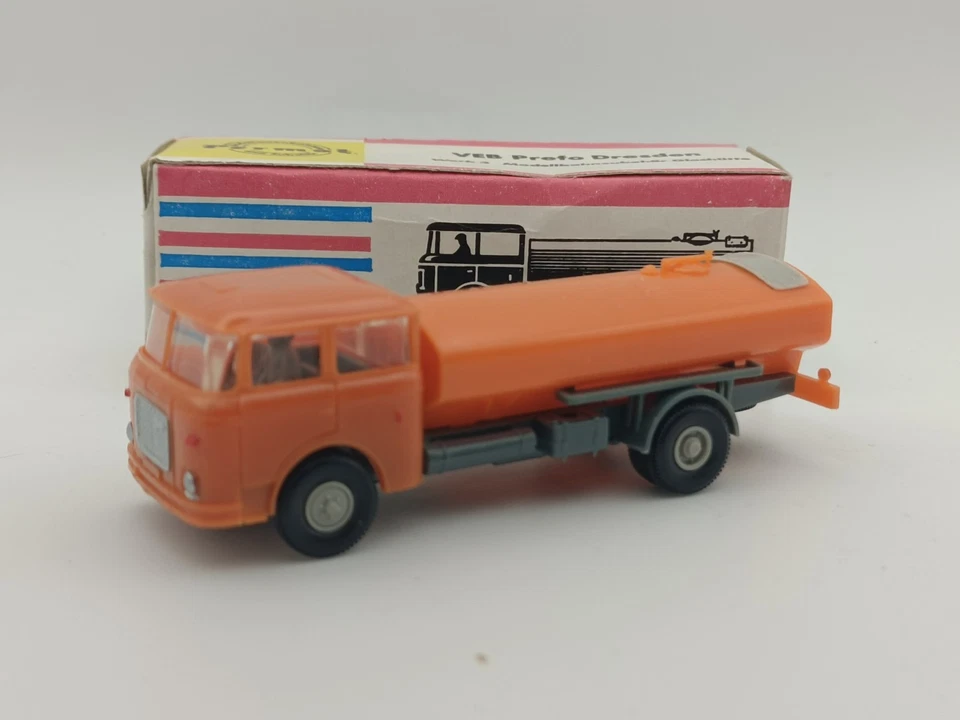Cisterna vintage Premot NRD Skoda Liaz 706 escala 1:87 H0 Foto 3 de 4