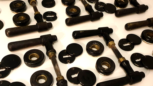 1 v. 6 Türgarnituren / Türbeschläge / Türdrücker / original um 1920 - Bild 8 von 8