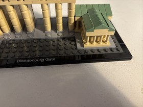 LEGO ARCHITECTURE: Brandenburg Gate (21011) - complete, no box, no instructions