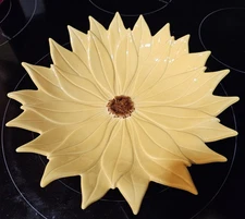 Daisy Flower Shaped Serving Bowl 9.5" Diameter