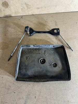 Subaru Batteriehalter Fach 82122ag001