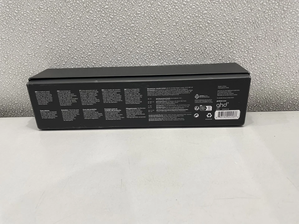 Cepillo de barril redondo ventilado de cerámica GHD The Blow Dryer tamaño 3, negro Foto 4 de 4