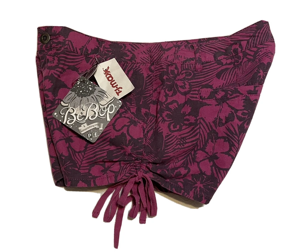  bebop- Shorts hawaiano para mujer con estampado floral. Foto 3 de 4