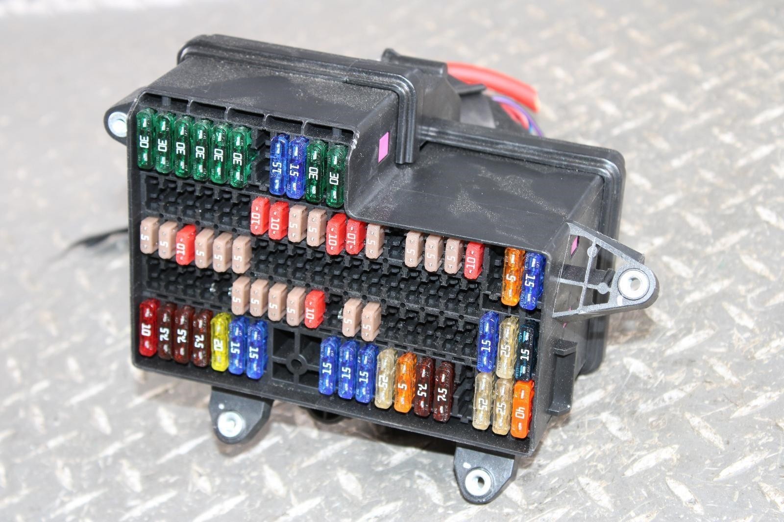 13-18 Flying Spur Electronic Cabin Fuse Relay Power Distribution Box Housing OEM