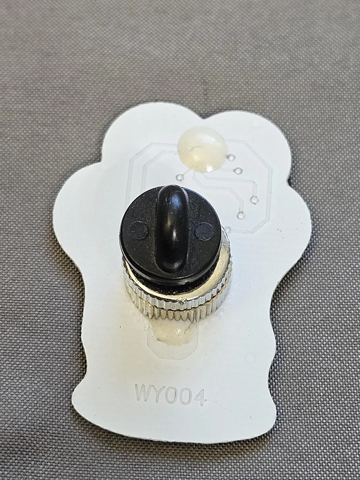 Feliz Cumpleaños LED Iluminación Pin Insignia Botón Intermitente Pastel Globos WY004 Solapa Foto 4 de 4