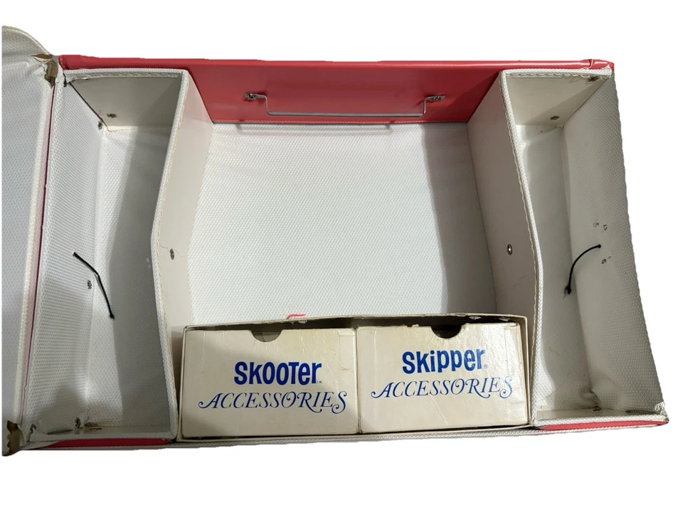 Vintage 1965 Skipper And Skooter Pink Doll Case. Lots Of Clothes And Accessories - Image 2 of 3