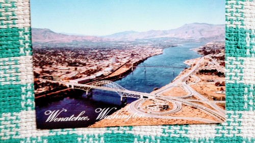 BEAUTIFUL POST CARD AERIAL VIEW OVERLOOKING WENATCHEE WASHINGTON - Picture 9 of 12