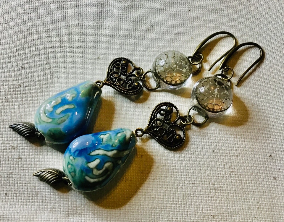 Flor Sagrada - Pendientes colgantes de cerámica y flor de loto real | Bronce antiguo Foto 4 de 4