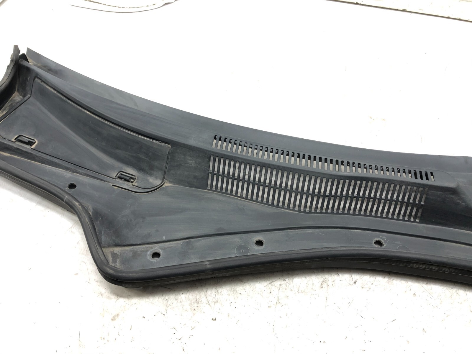 2014-2020 MASERATI GHIBLI WINDSHIELD WIPER COWL COVER PANEL GRILLE OEM.