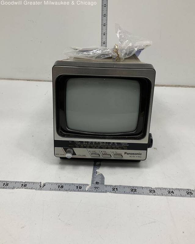 Vintage Panasonic Model TR-5111T Mini Portable Television AM/FM Radio - UNTESTED