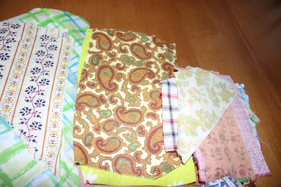 Сумка из более чем 100 винтажных обрезков для стеганых одеял или поделок, все разные = никогда не использовались - Изображение 3 из 4
