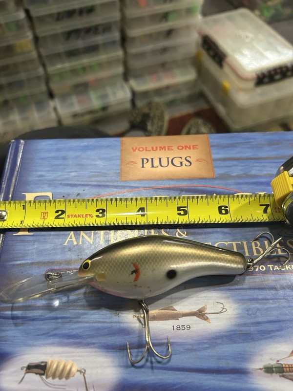 VINTAGE BAGLEY DB-3 MAGNUM DEEP DIVING CRANKBAIT IN A NICE SILVER SHAD COLOR**