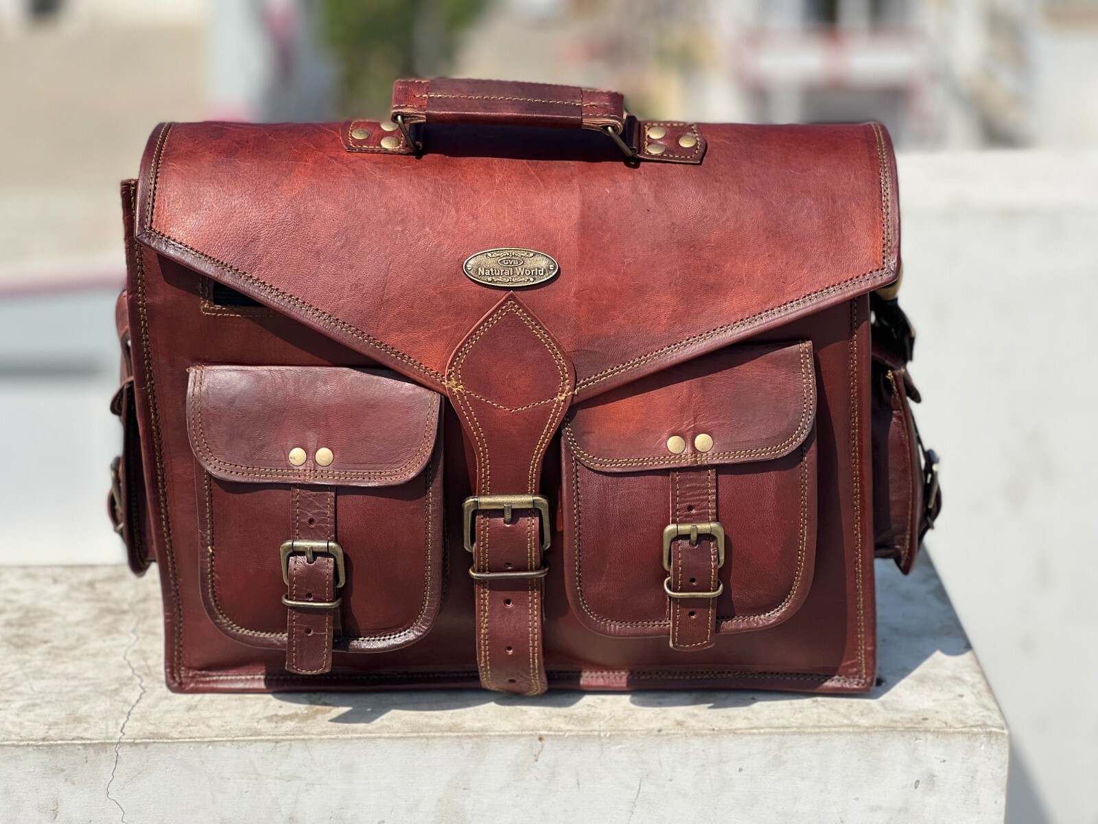 Maletín de hombro para computadora portátil de cuero vintage de 18" para homb...