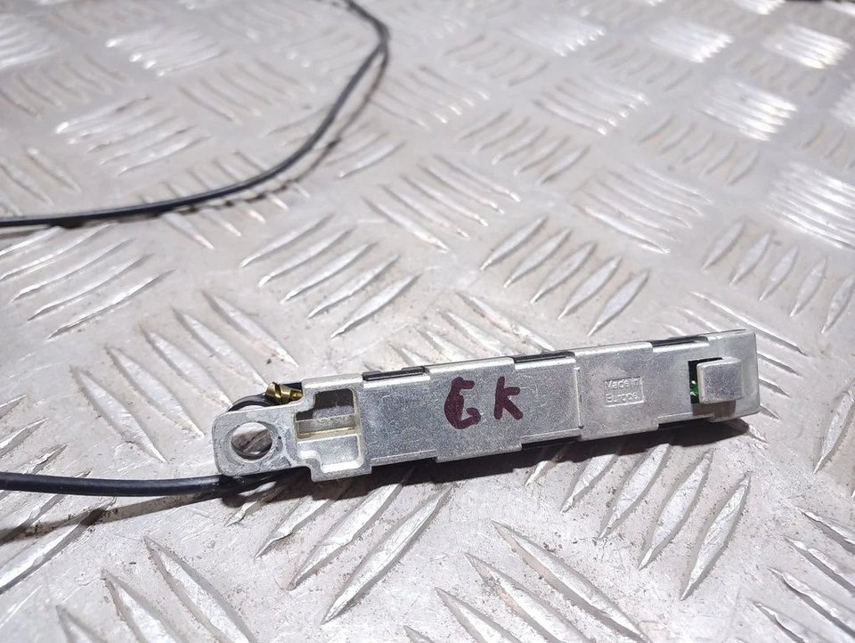 Volkswagen Golf V 2004 Antenna Booster Signal Booster 1K6035577R UST80470 - Image 3 of 4