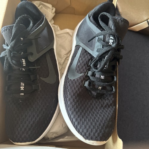 Damen Nike Air Max Bella Tr2 Größe 9 schwarz mit weißer Sohle im Karton - Bild 3 von 6