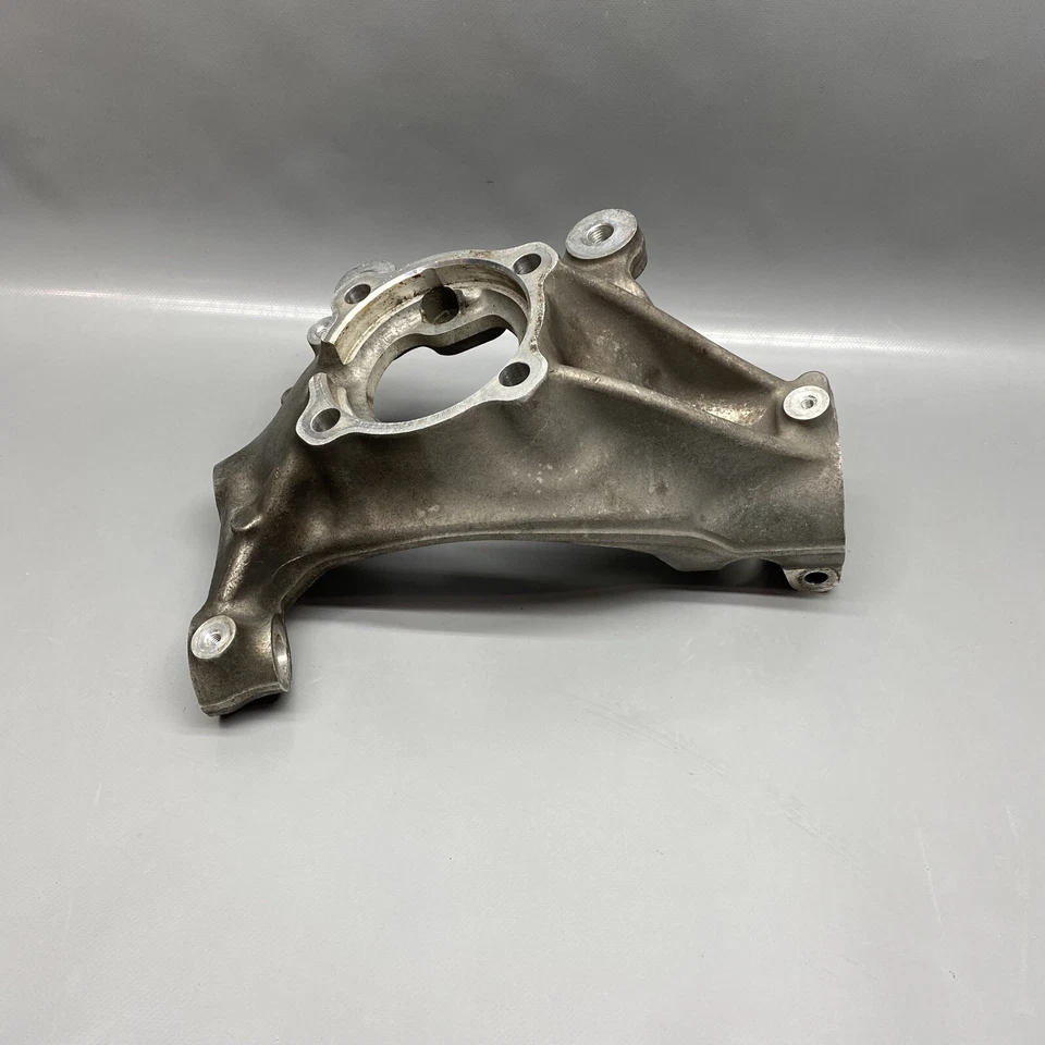 BMW M3 M4 KNUCKLE CARRIER RIGHT FRONT 2015 2016 2017 2018 OEM 228400205 - Image 3 of 4