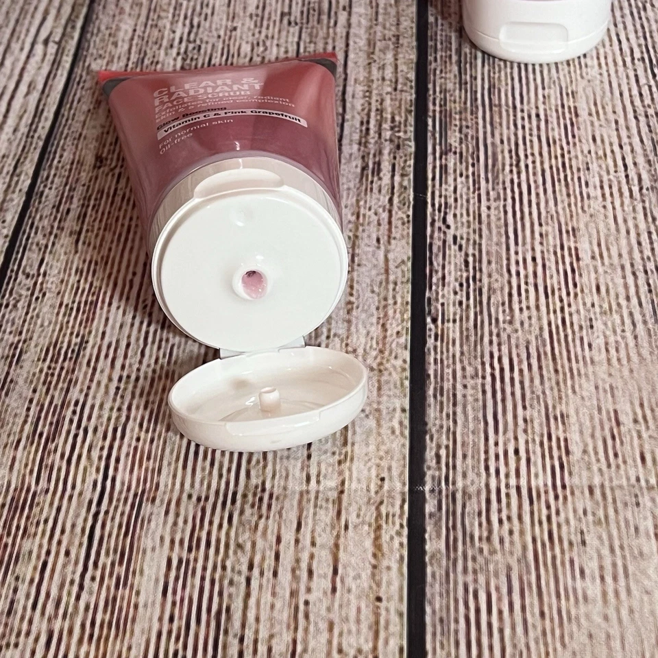 Lot Of 5 Neutrogena Clear & Radiant Daily Exfoliating Face Scrub Vit C 150ml New - Image 4 of 4