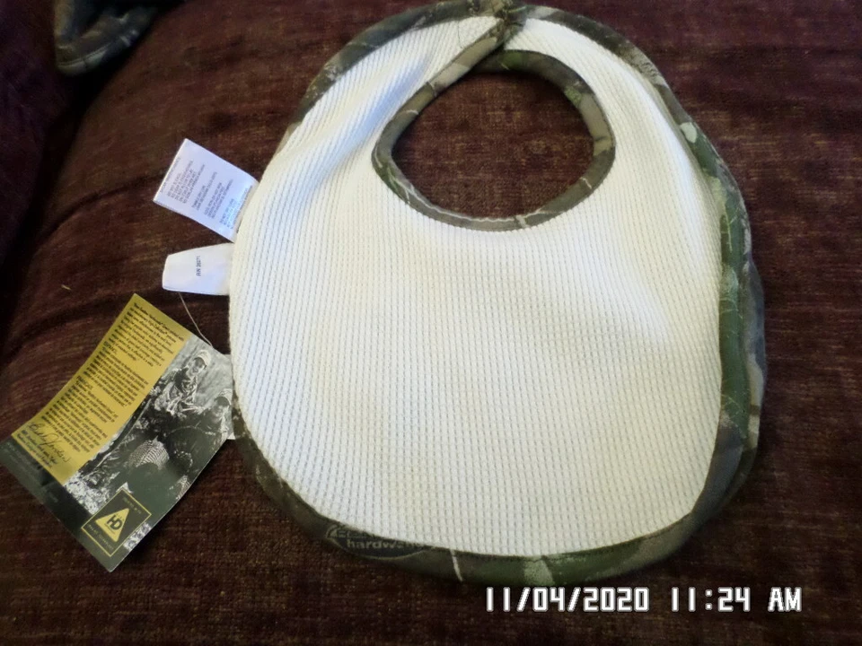 NEW w/ Tags Camo Realtree Hardwood Baby Bib hunting outdoor sportsman infant - Image 2 of 2