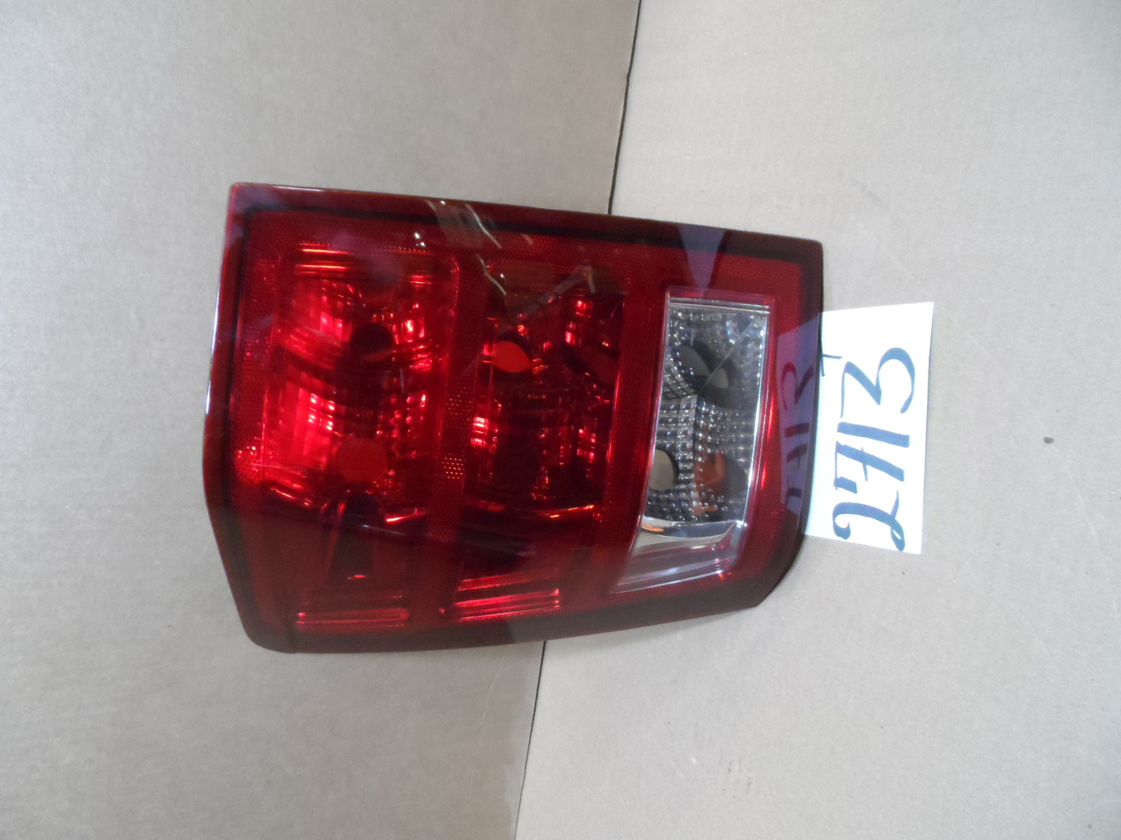 2005 - 2006 Jeep Grand Cherokee DRIVER Side Tail Light Used Rear Lamp #2713-T
