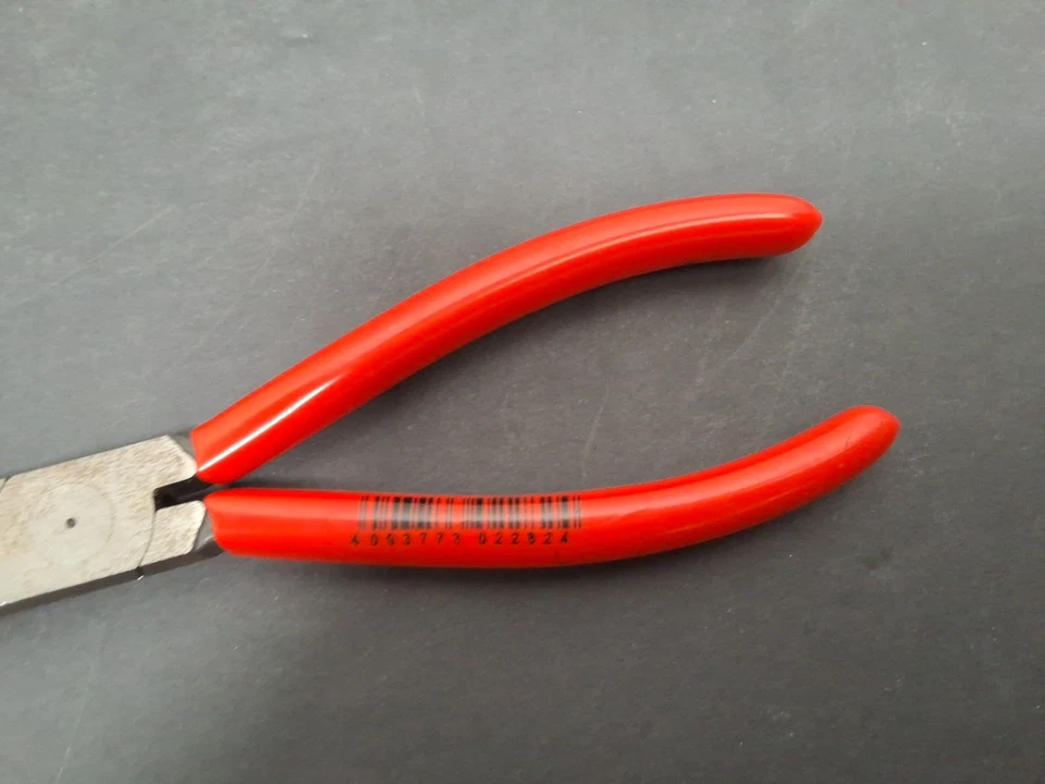 Knipex 8" Needle Nose Pliers w/ Side Cutter 26 11 200 - Image 4 of 4