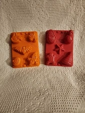 2 Holiday Jell-O Jigglers Molds Christmas & Halloween Nice Pre-Owned 