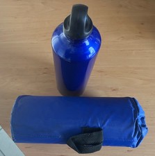 Alu Trinkflasche 0,75l "im Schlafrock" - also mit Isolierhülle blau ungebraucht
