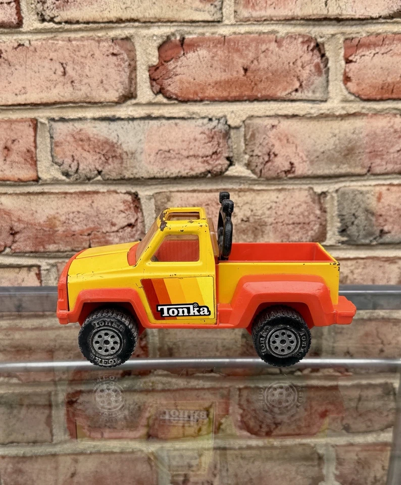 Camioneta pickup Tonka 1979 vintage 4x4 juguete de acero prensado naranja y amarillo 9" Foto 2 de 4