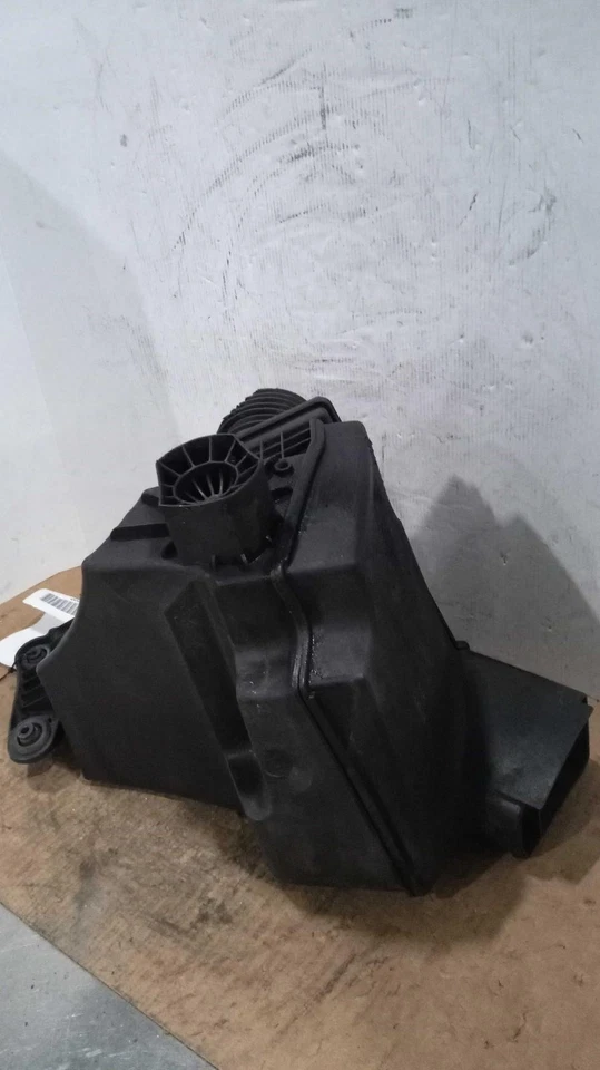 Used Air Cleaner Assembly fits: 2011 Bmw 128I 3.0 Grade A - Image 3 of 4