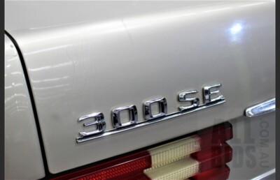 For Mercedes W126 300SE Emblem Rear trunk Boot Badge Chrome ref