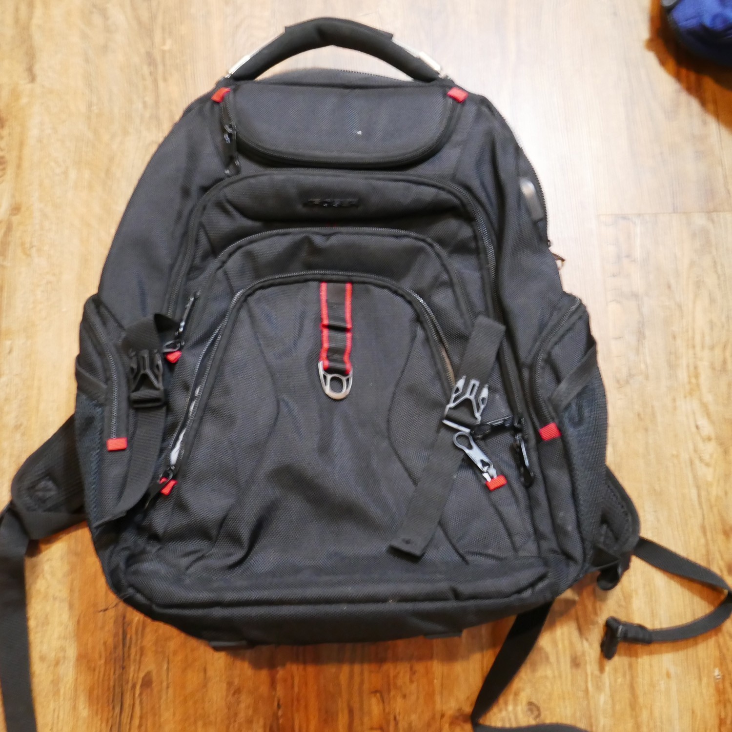 18.4 Inch Xxxl Gaming Backpack Red