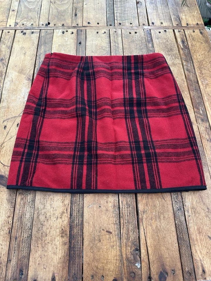 Minifalda de lana grunge a cuadros negra y roja Y2K Preppy Academia Sorority Foto 3 de 4