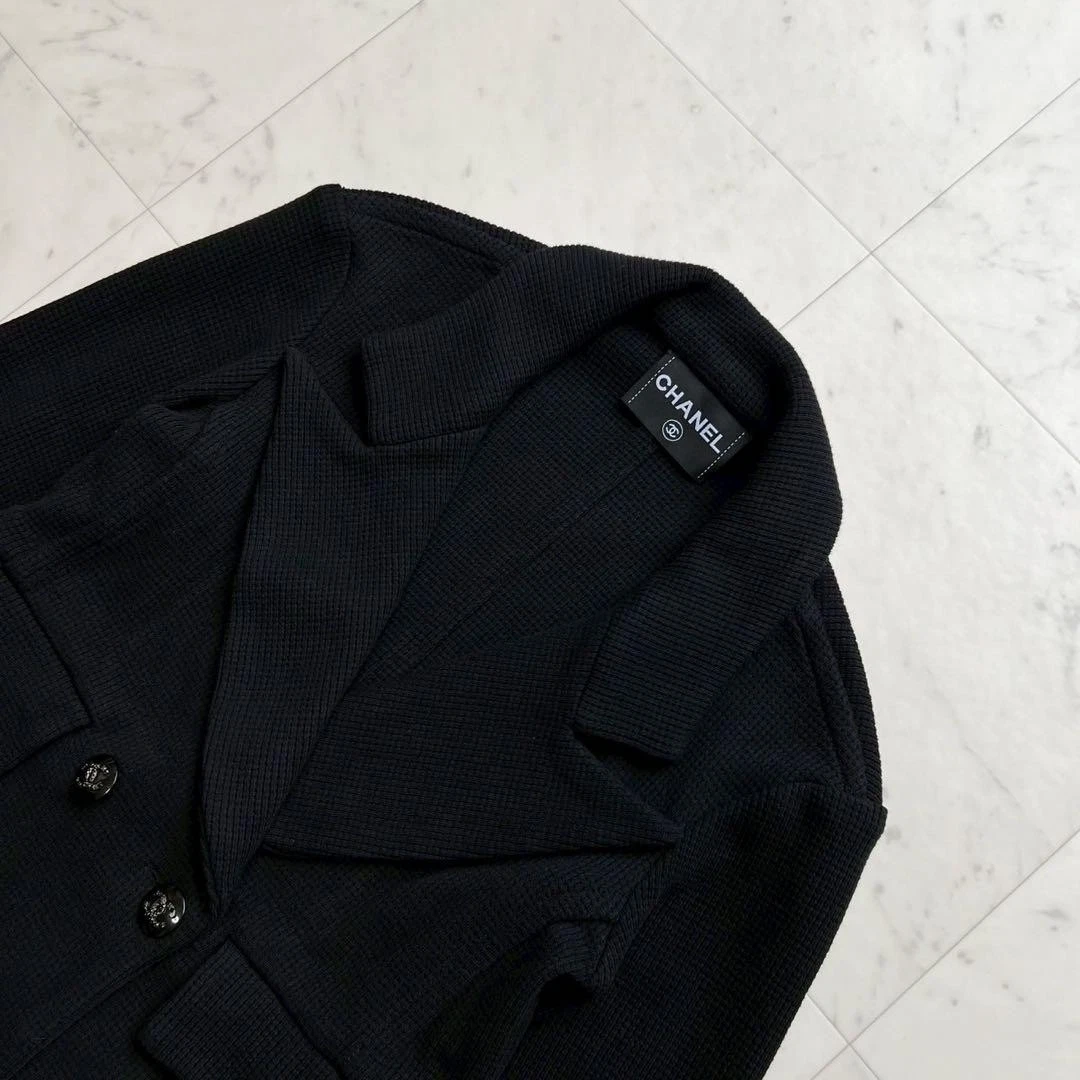 Giacca doppia waffle Chanel 21C strass marca cocco bottoni