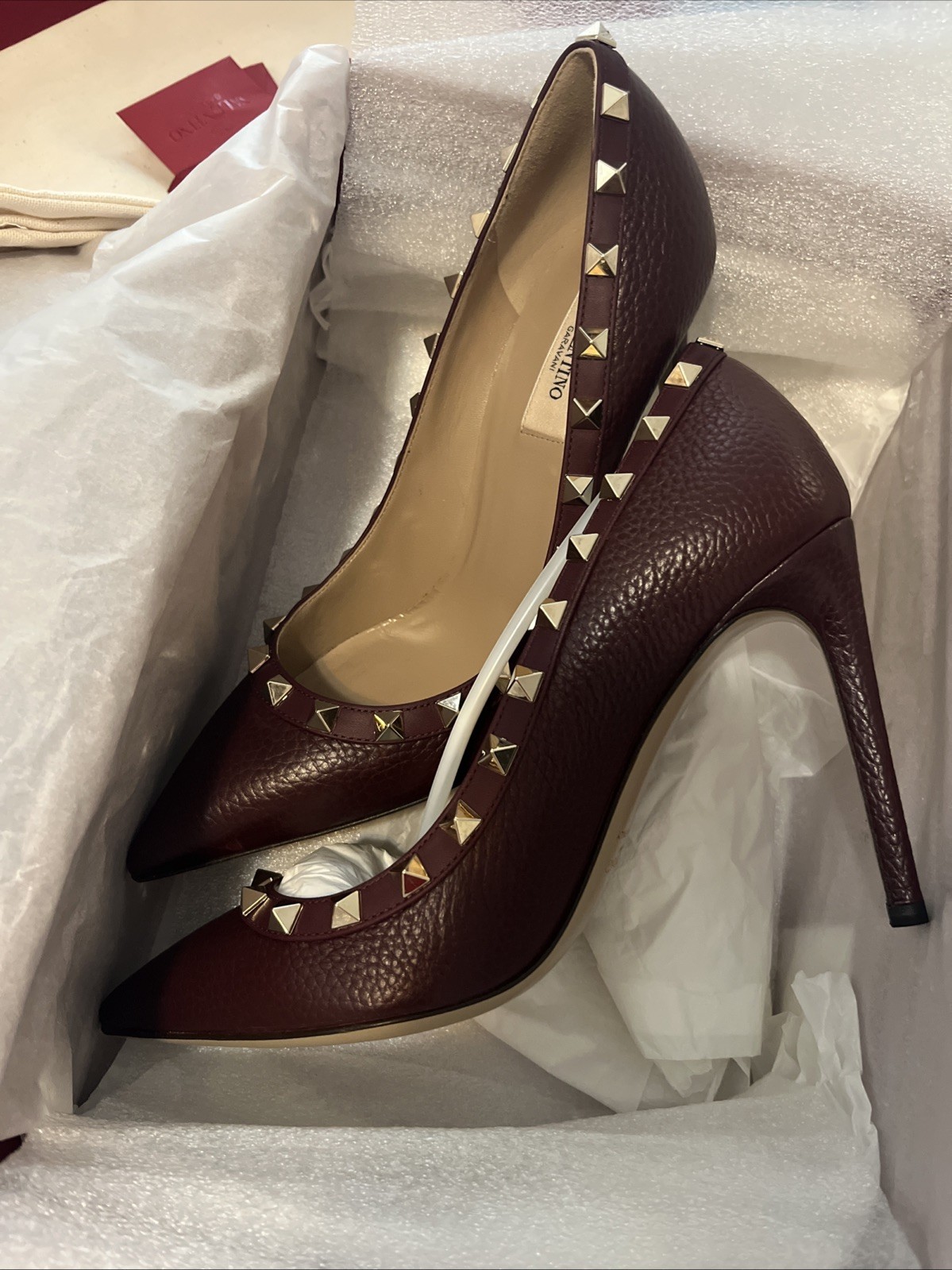 New Valentino Garavani Women's Rockstud Leather Point Toe Pump  Size 37 (EU) thumbnail 5