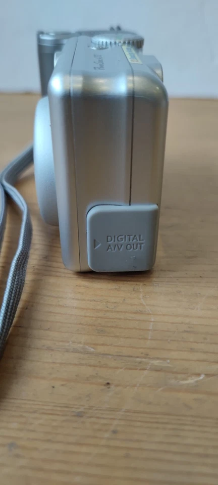 Canon PowerShot A70 4.0MP Digital Camera - Silver - Powers on but CCD Issue - Image 2 of 4