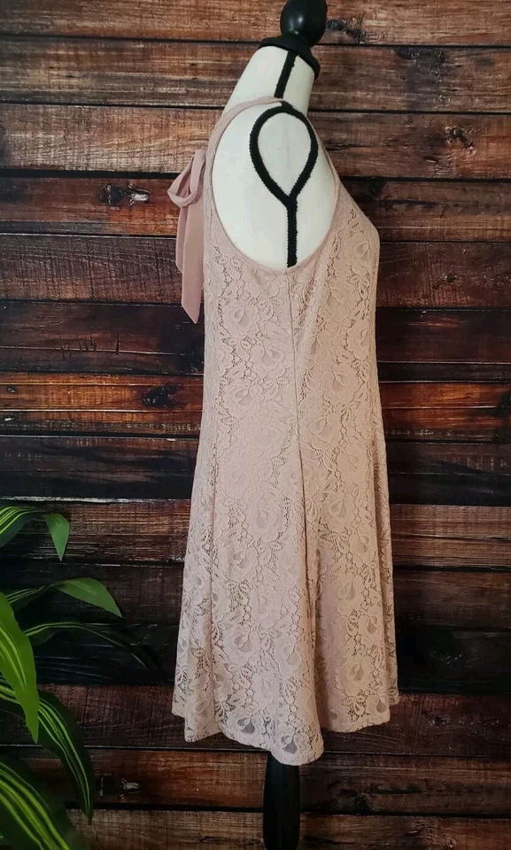 Vestido Speechless Junior Tamanho XL Rosa Renda Elástica Ajuste e Bolsos Forrados Flare - Imagem 4 de 4