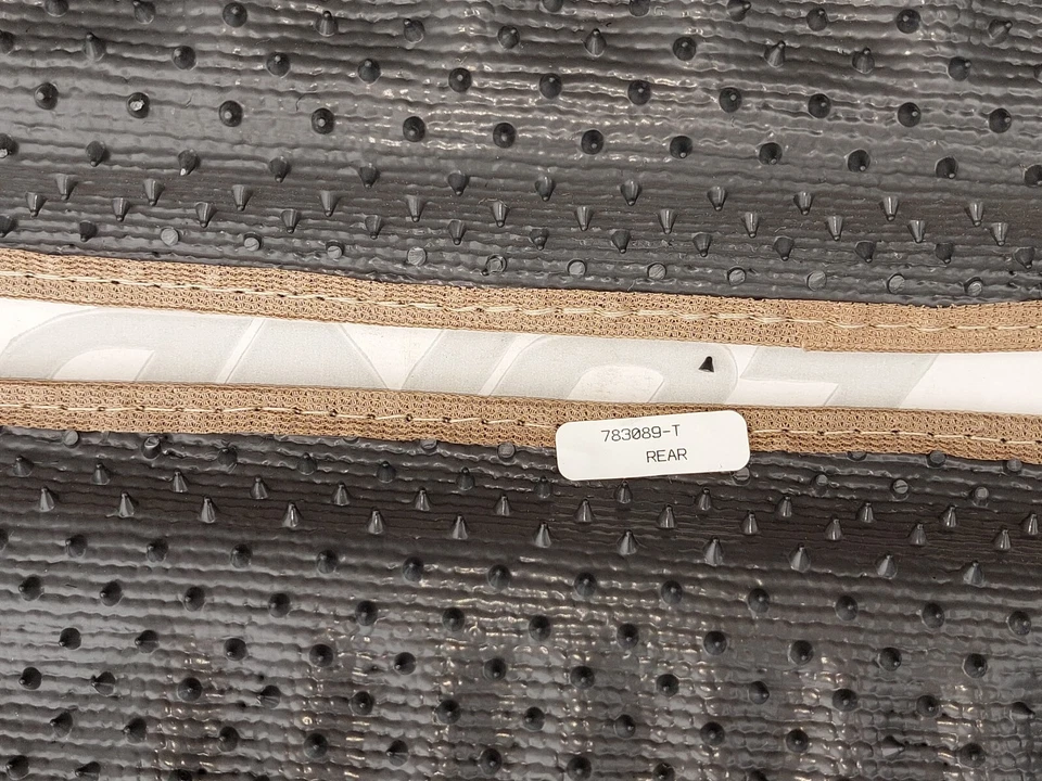 Par de alfombrillas traseras tostadas Lund Nifty Catch-It 783089-T 2003-2008 Subaru Forester Foto 3 de 4