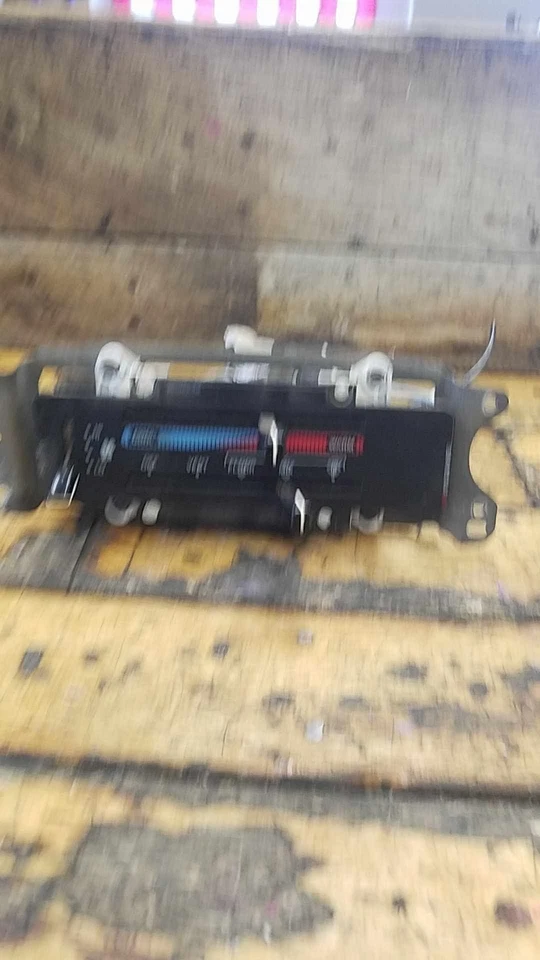 88-91 E150 E250 E350 Calentador de temperatura Aire acondicionado instalado de fábrica sin calentador trasero Foto 2 de 4