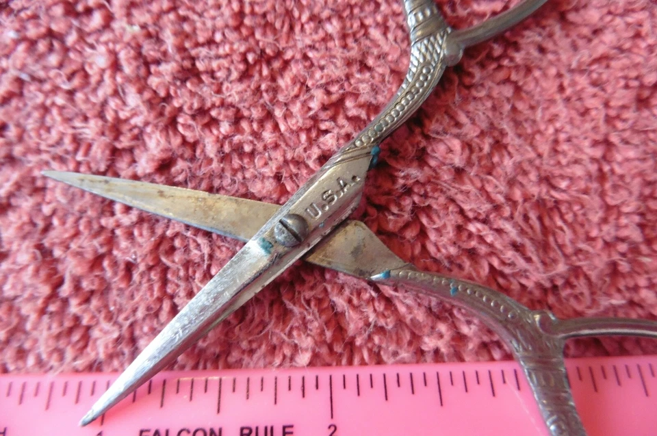 Vintage Sewing Scissors Mini Ornate handle thread snips Made in USA - Image 4 of 4