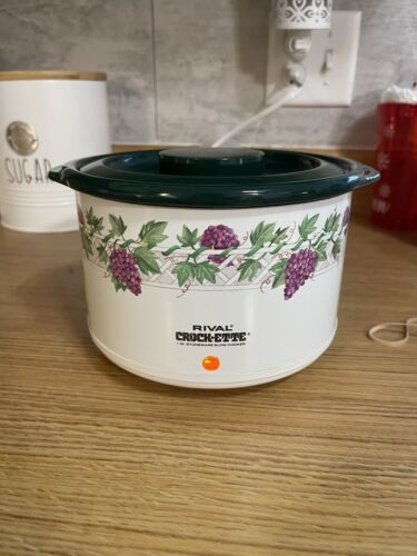 Vintage Rival Crock-Ette Green Purple Grapes 1 QT Stoneware Slow Cooker Works