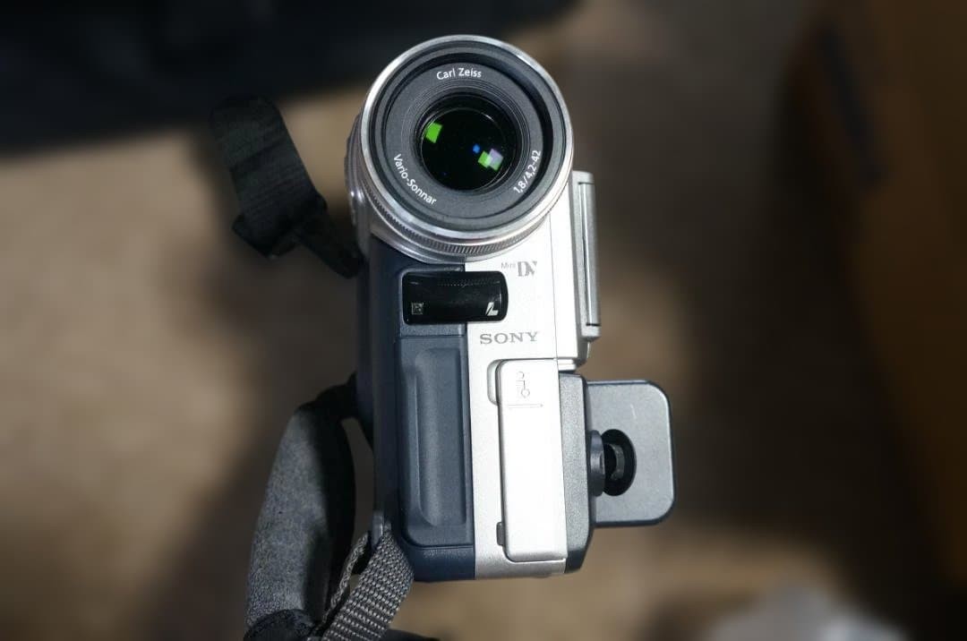 SONY DCR-PC100 Digital Handycam Camcorder miniDV Video Camera