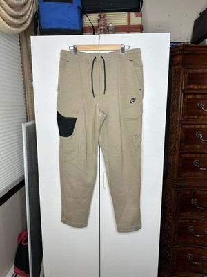 Nike Men's Sportswear Tech Fleece Beige Khaki Utility Pants DM6453-247 Size XL