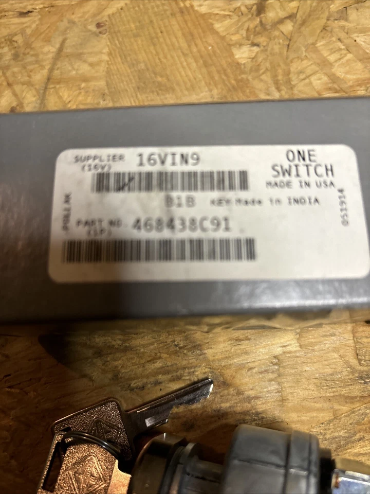 OEM CONJUNTO DE INTERRUPTORES INTERNACIONALES ENCENDIDO Y ARRANQUE 468438C91 Foto 2 de 4