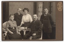 Photograph Hermann Luh, Seifhennersdorf i. S., middle-class family on and around egg