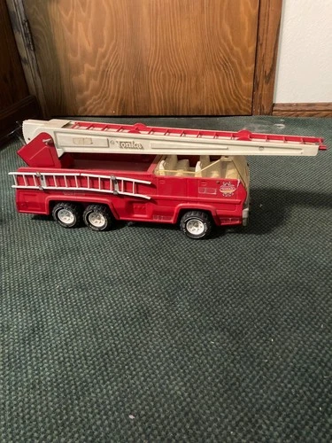 New ListingVintage 1970 TONKA  Fire Ladder Truck, Extension Ladder 19 inches long - used