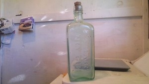 VIN~1920'S-30'S~"EL BART DRY GIN"~BLUE/GREEN~9"TALL~W/CORK~3"SQUARE BOTTLE