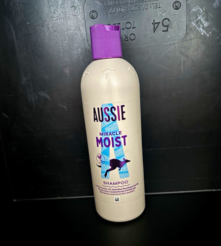 Aussie Miracle Moist Shampoo Macadamia Nut Oil Cruelty-Free Dry Hair 300 Ml