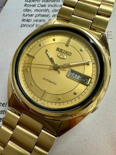 Vintage Seiko 5 Automatic 7009-3040 17j Day Date Mens Watch All Gold Tone ESTATE